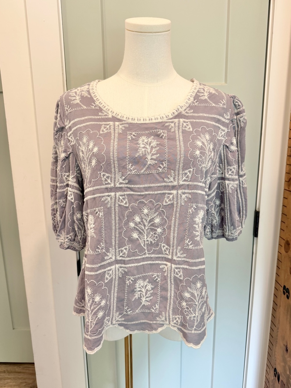 Solitaire Embroidered Puff Sleeve Blouse Scallop XL